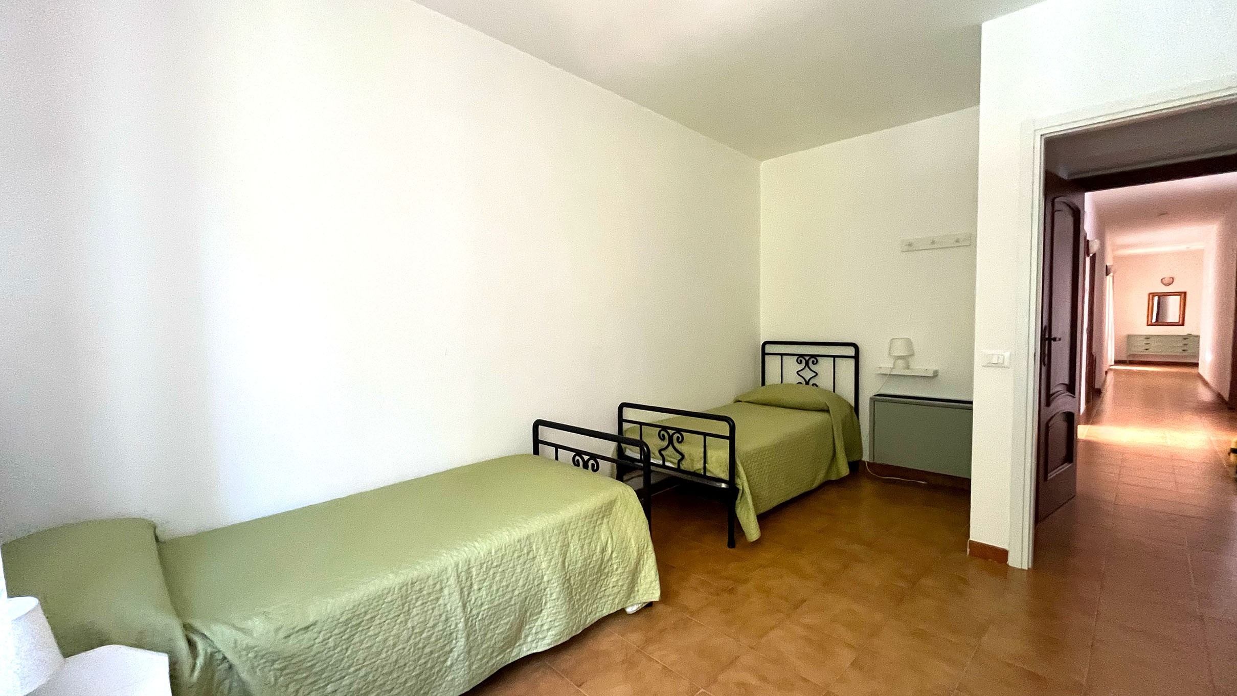 camera da letto e corridoio