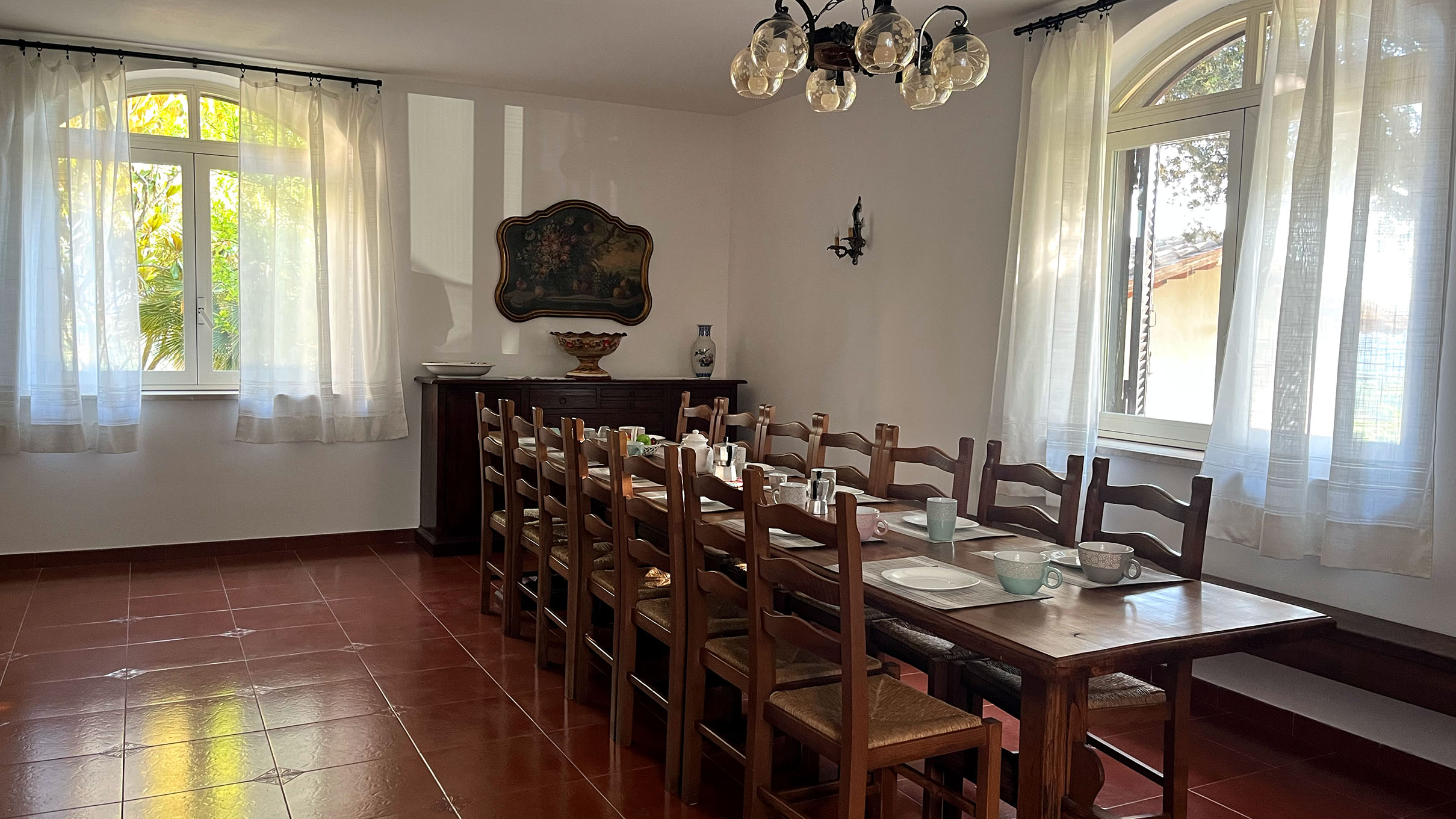 soggiorno con tavolini